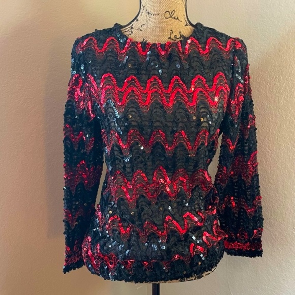 VINTAGE : Red / Black Sequined Top